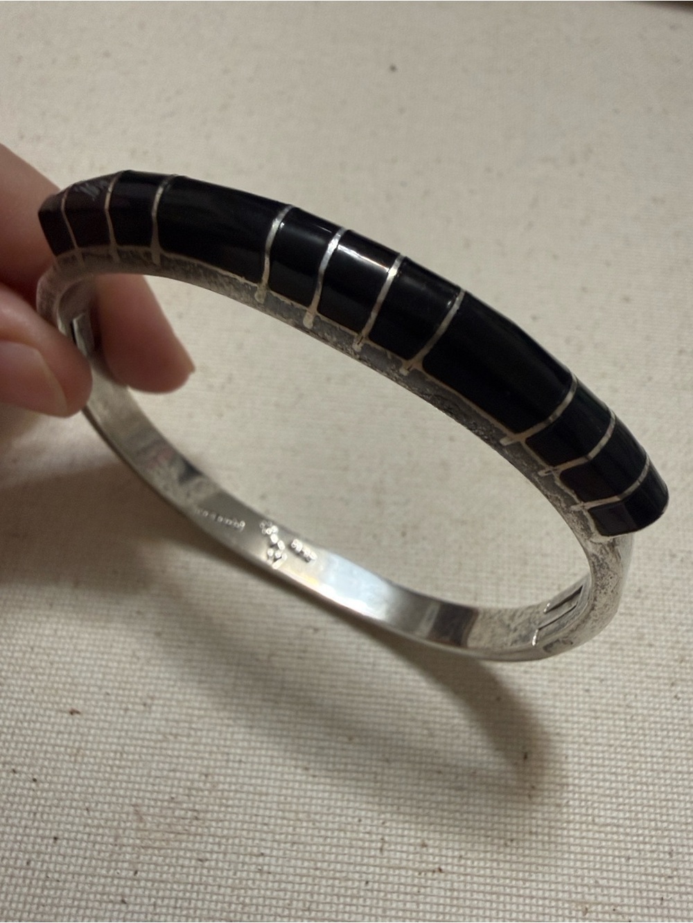 Stunning Vintage Sterling Silver 925 Mexico Black Inlay Hinged Bangle Bracelet